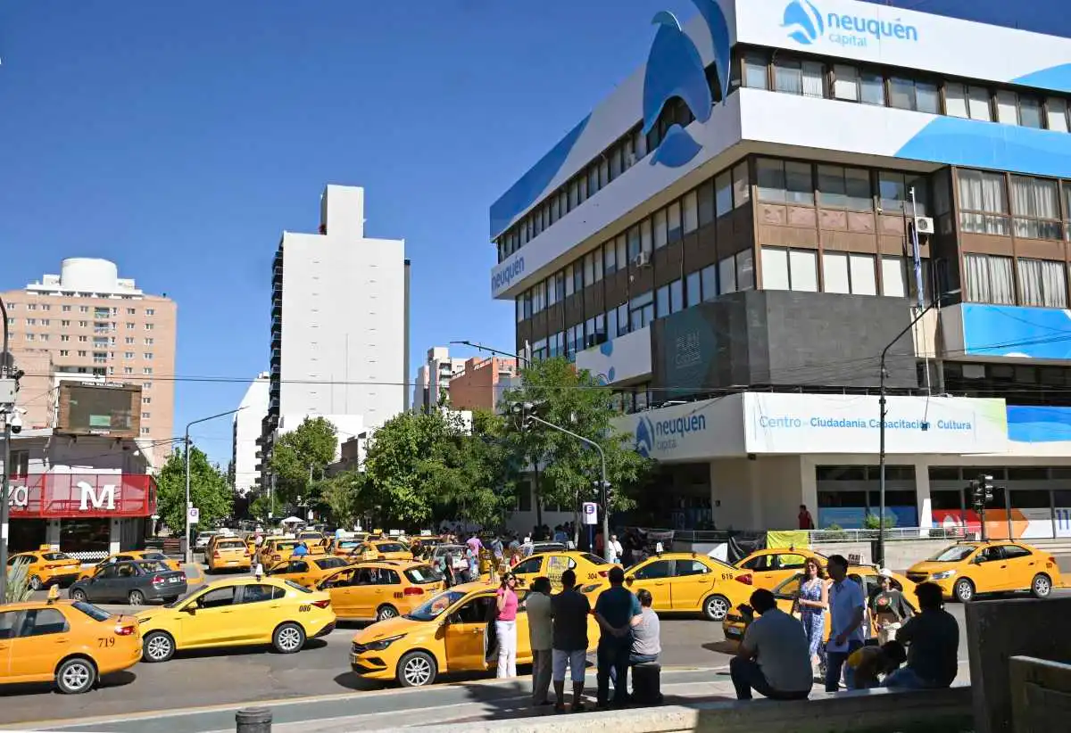 nqn-Reclamo-de-taxistas-por-uber-en-el-municipio-salto-16.png