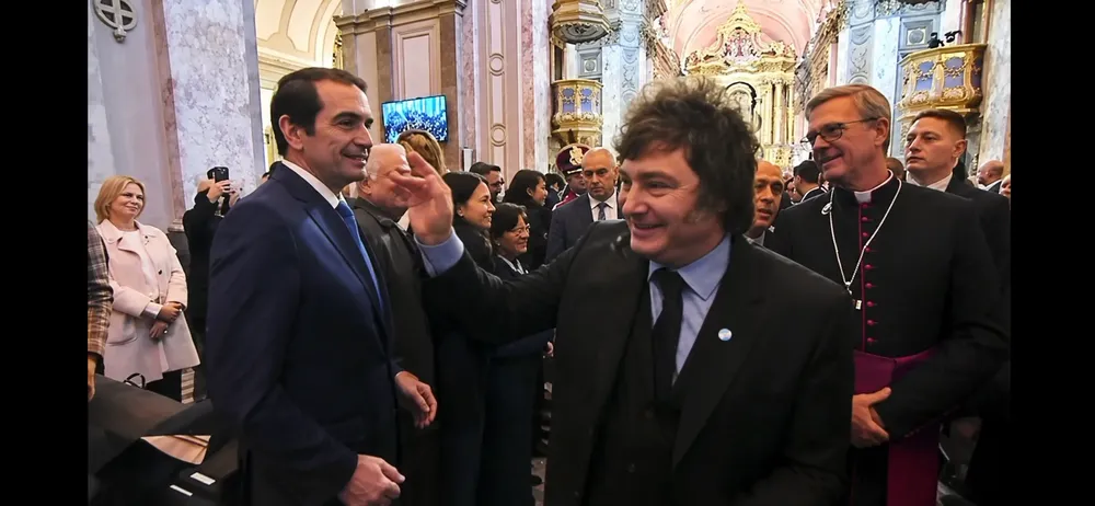 Milei niega saludo a Cervi