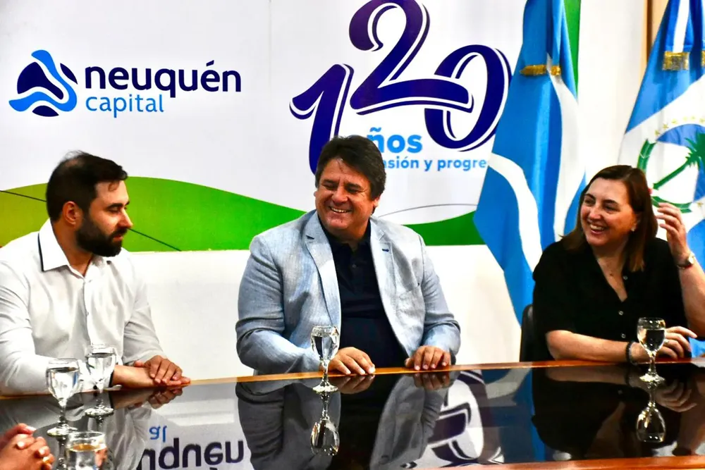 Neuquen-Gaido-reunion-con-agentes-de-turismo-privado-foto-Mati-Subat.jpg